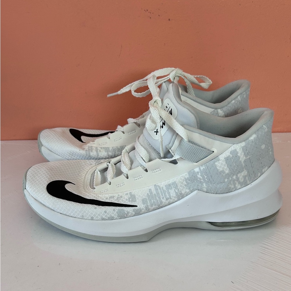 Nike Air Max Infuriate White Gray Basketball Shoes Sneakers Men's Size 11.5 READ